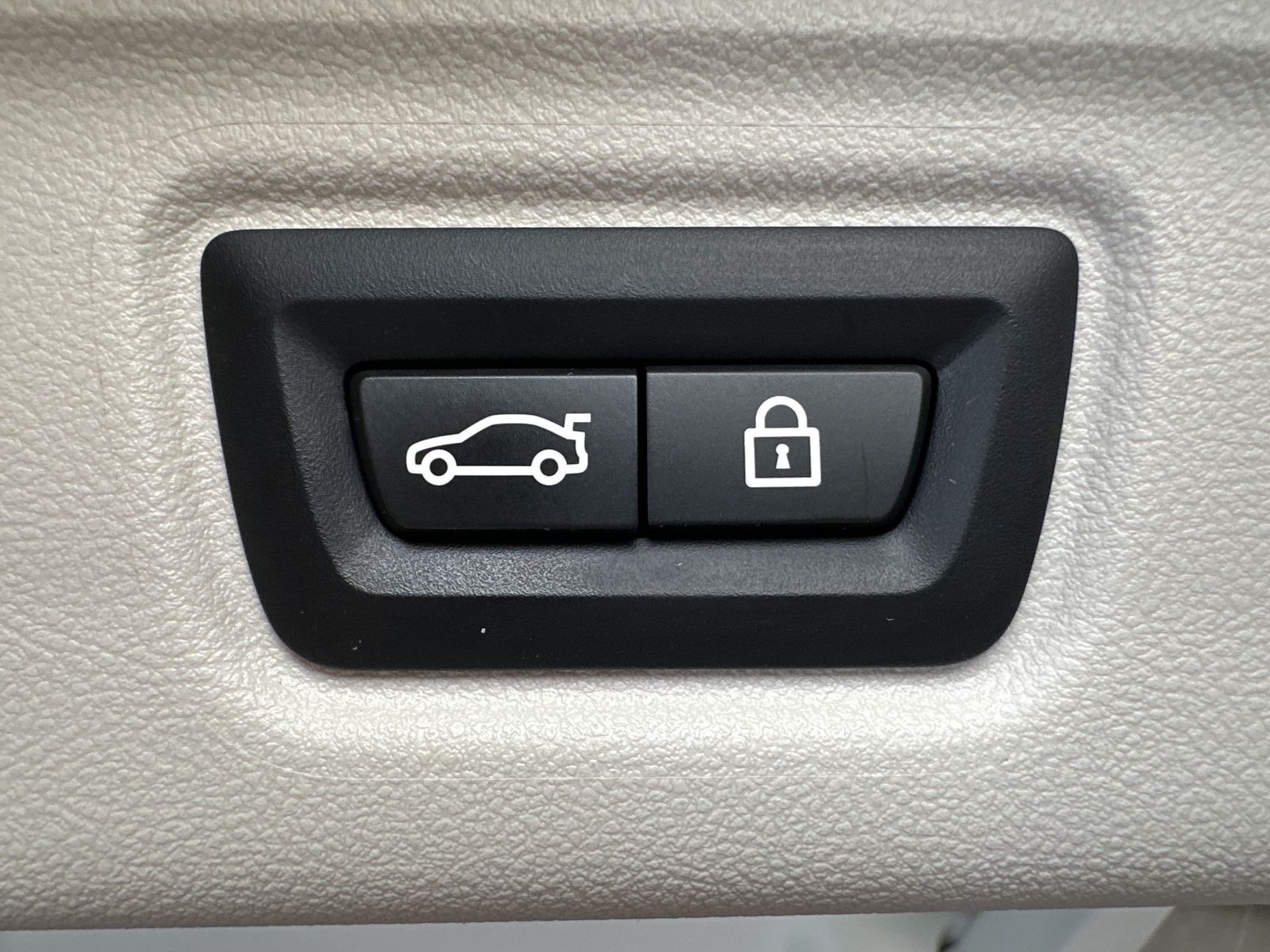 Fahrzeugabbildung BMW 320d Touring Sport-Line NAV+LASER+ACC+KAMERA+1HD