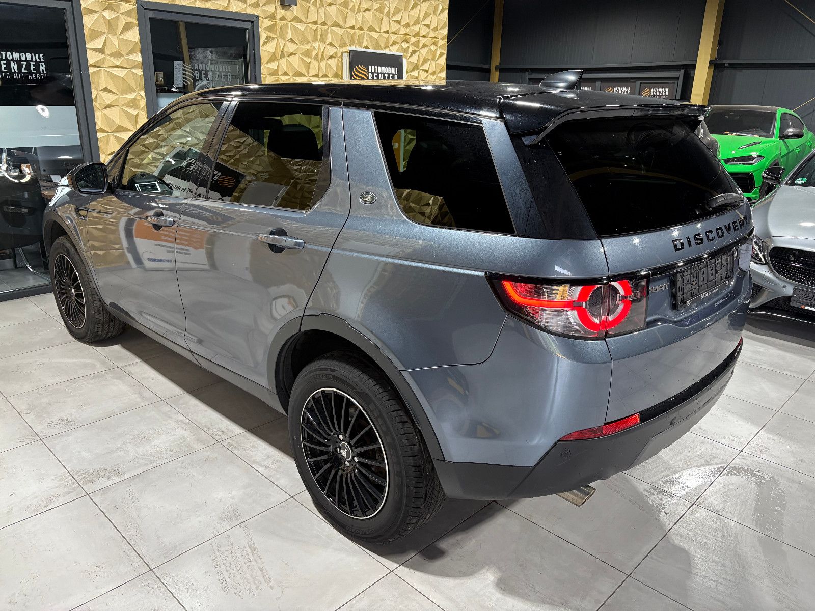 Fahrzeugabbildung Land Rover Discovery Sport SE AWD/PANO/ACC/NAVI/KAMERA/SHZ