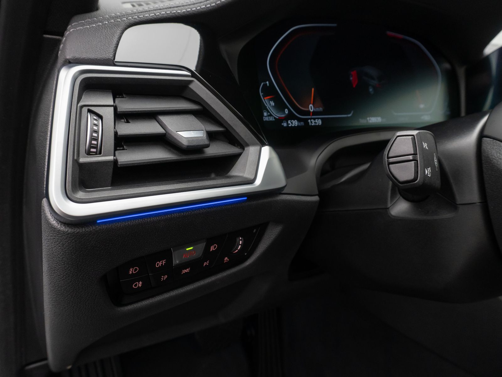 Fahrzeugabbildung BMW 330d xD SportLine DAB Laser DisKey HiFi Panorama