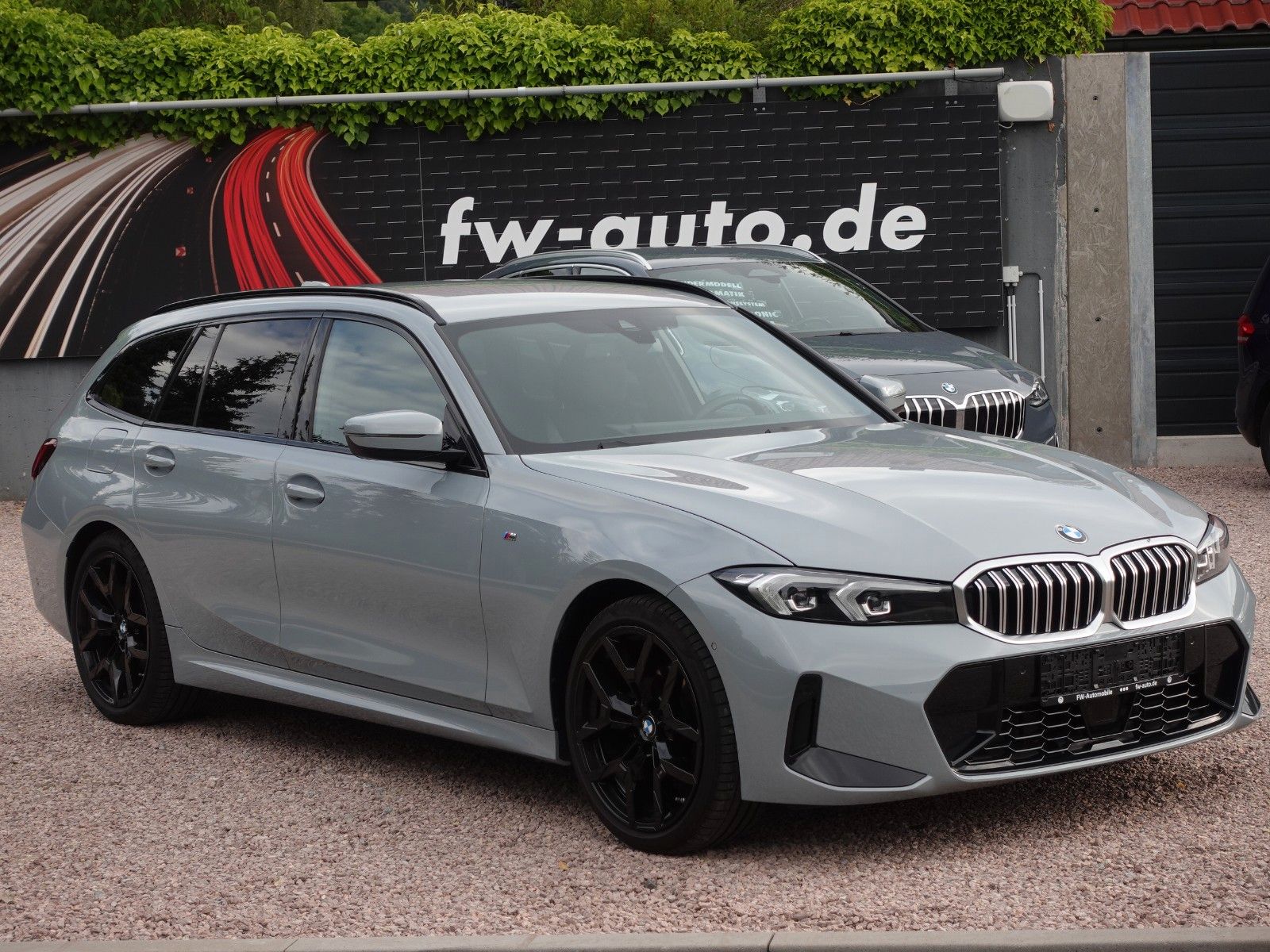 Fahrzeugabbildung BMW 318i Touring A M Sportpaket LMR19"/LED/Navi/Keyl