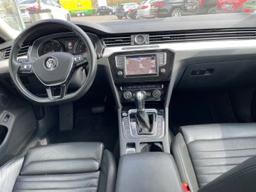 Fahrzeugabbildung Volkswagen Passat Lim. Comfortline, Aut., Navi, Vollleder