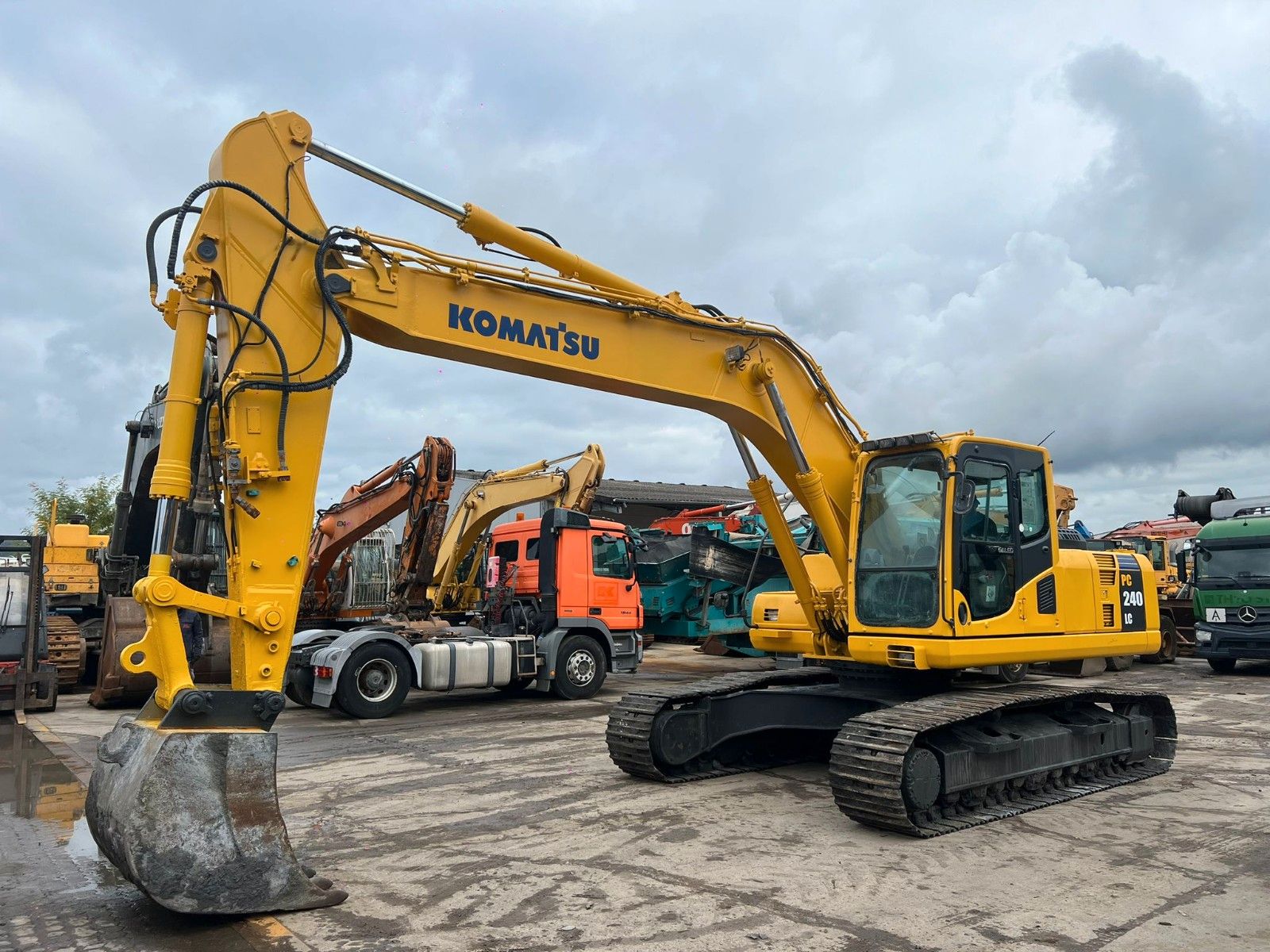 Fahrzeugabbildung Komatsu PC 240 LC-8 /Hammerleitung/ AC /