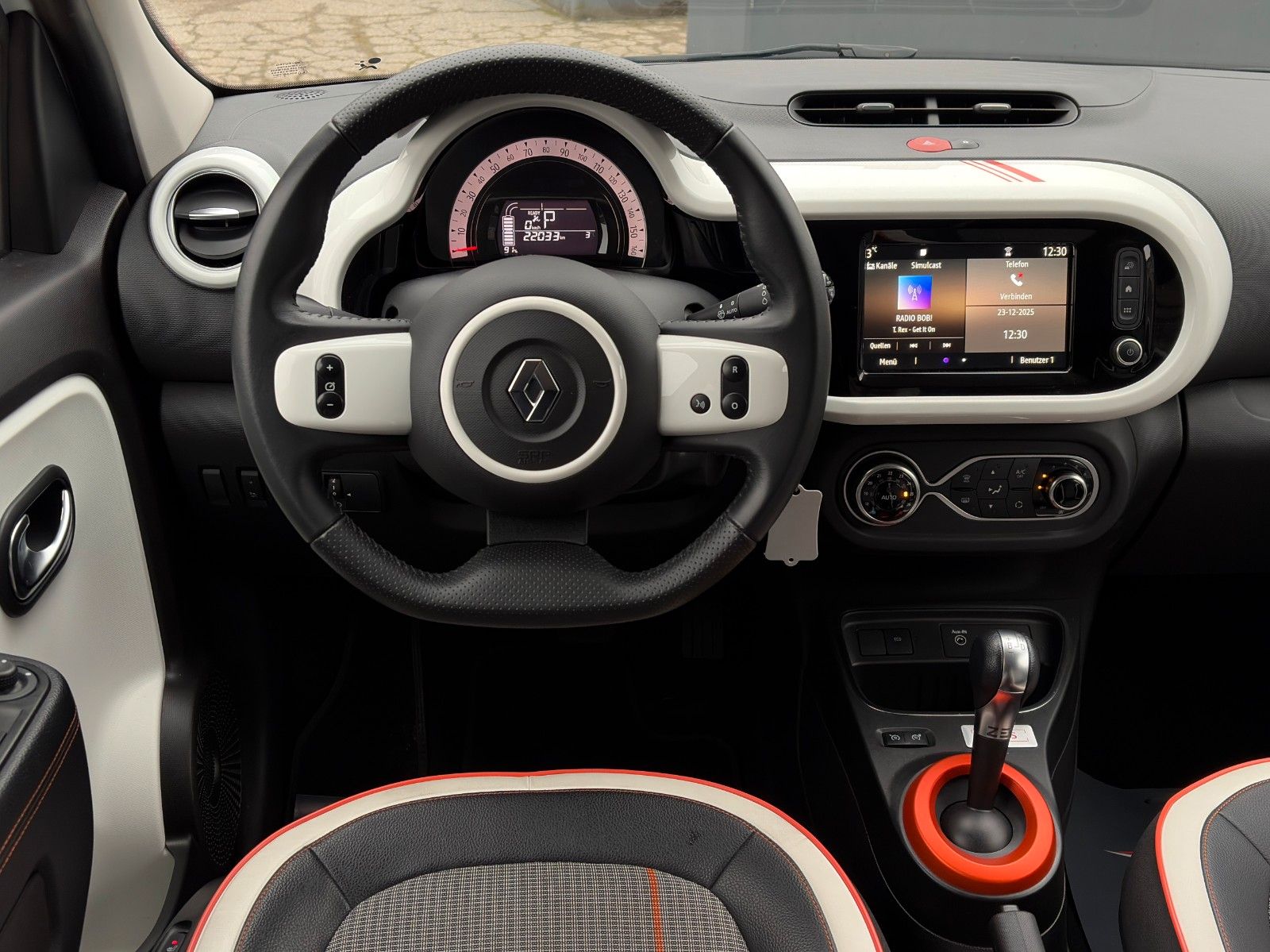 Fahrzeugabbildung Renault Twingo Vibes E Temp SHZ PDC R-Kam CarPlay Navi