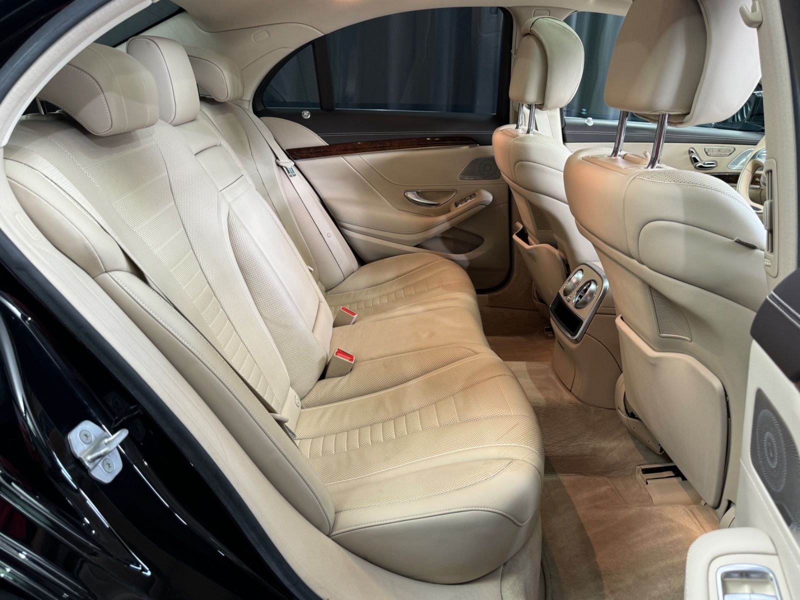 Fahrzeugabbildung Mercedes-Benz S 500 4Matic*HEAD-UP*360 KAMERA*BURMESTER*1.HAND