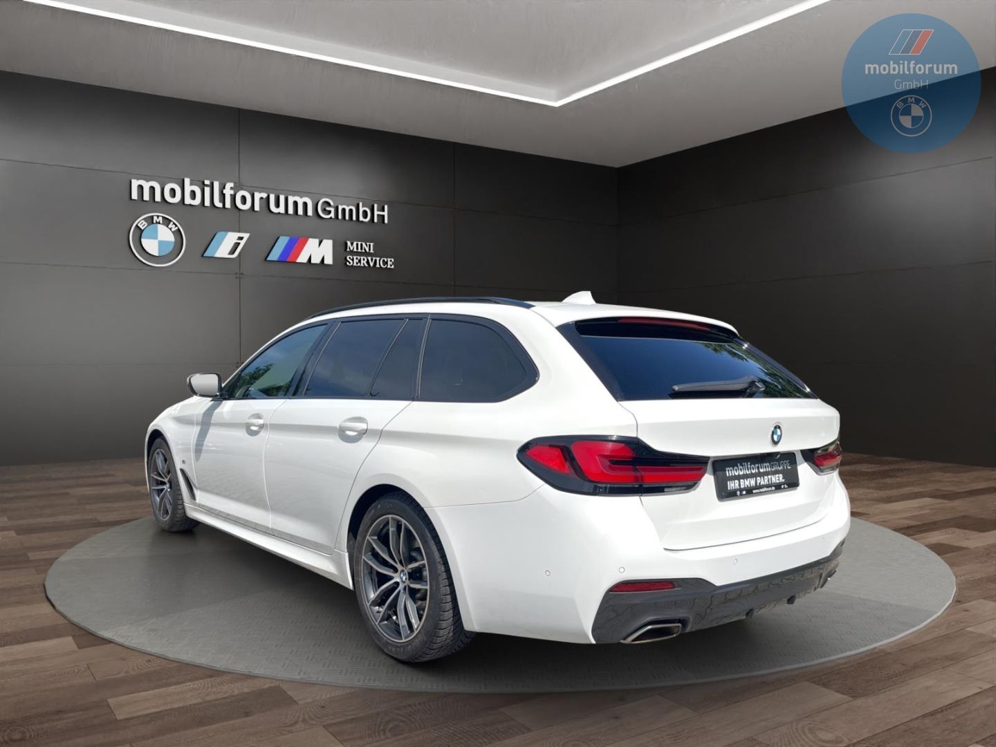 BMW 530 i Touring M-Sport AHK StandHZG Panorama foto 13