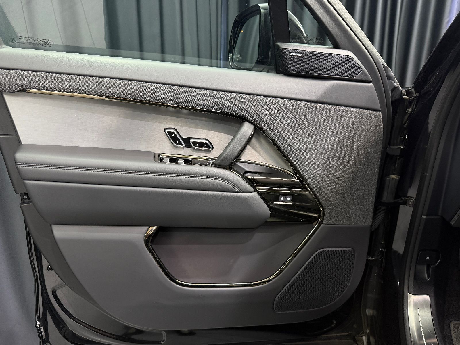 Fahrzeugabbildung Land Rover Range Rover Sport S Hybrid |MERIDIAN|360°|LUFT