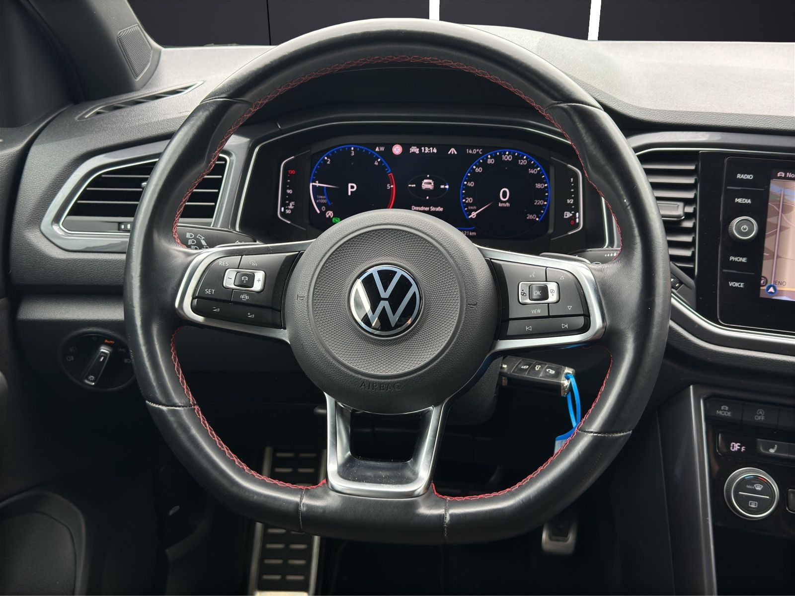 Fahrzeugabbildung Volkswagen T-Roc TDI Sport DSG LED ACC SHZ RearView Navi Kl