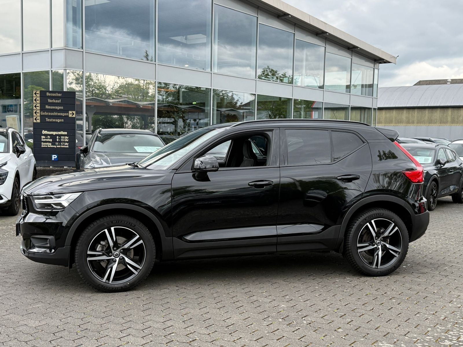 Fahrzeugabbildung Volvo XC40 R Design H/K ACC AHK KAM