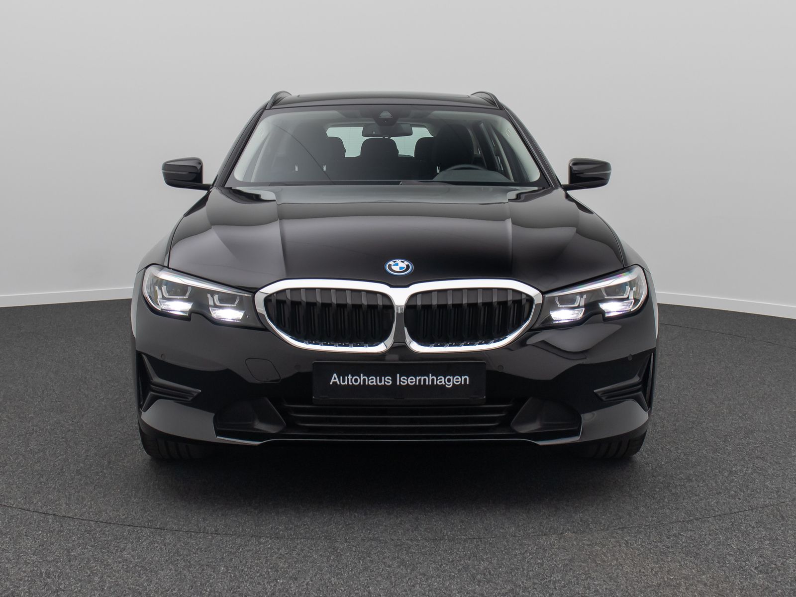Fahrzeugabbildung BMW 320e Panorama Kamera DAB Alarm Geschwindigkeit