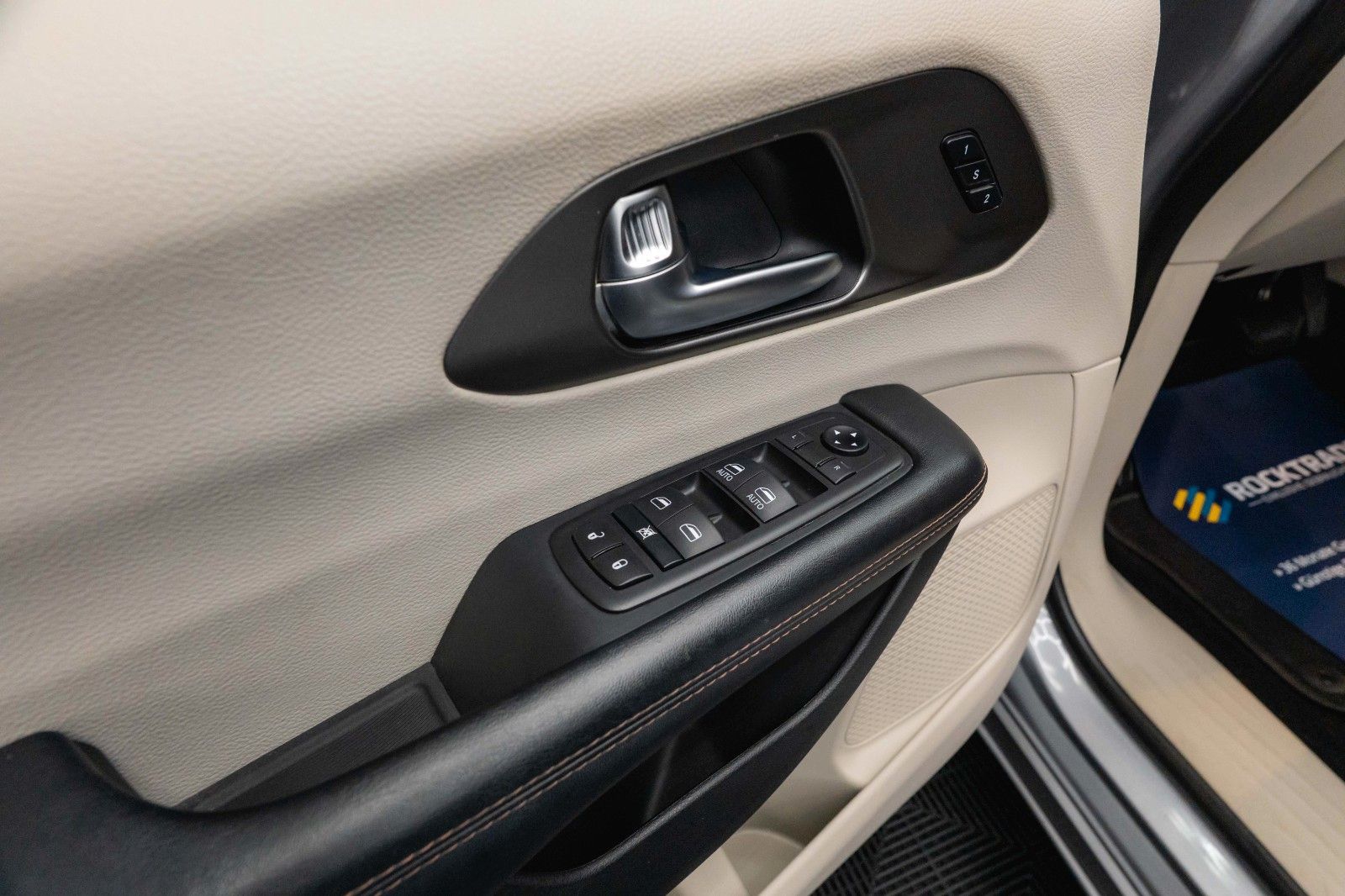 Fahrzeugabbildung Chrysler Pacifica 3.6 V6 Touring L *7 Sitze*LED*Kamera*