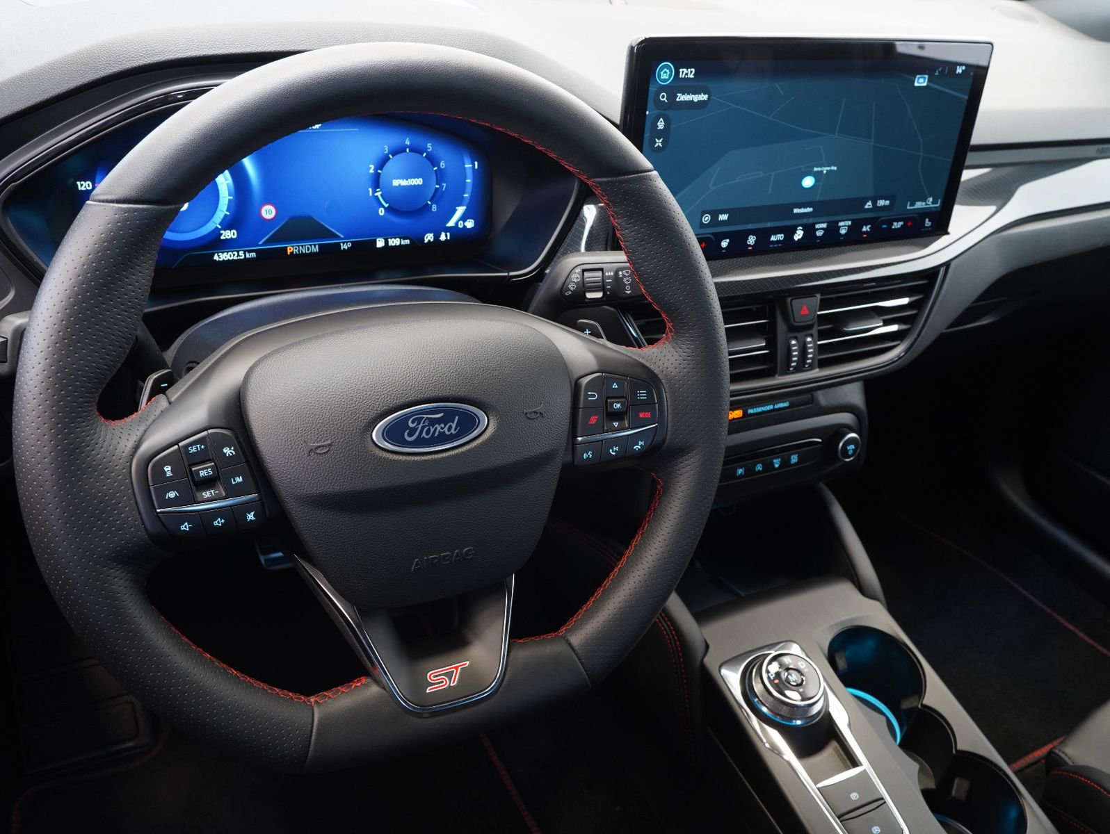 Fahrzeugabbildung Ford Focus Lim. ST X 2.3 EcoBoost LED/ACC/HEAD-UP/B&O