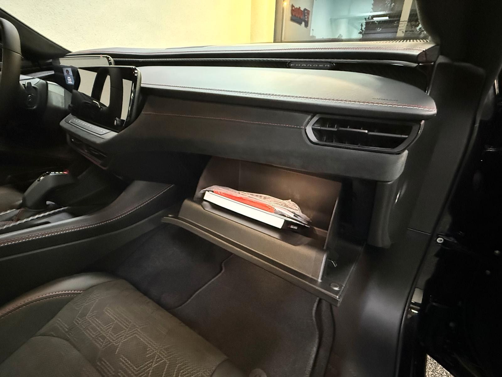 Fahrzeugabbildung Dodge CHARGER 4DR -LAUNCH EDITION-SIXPACK-CARBON-AWD
