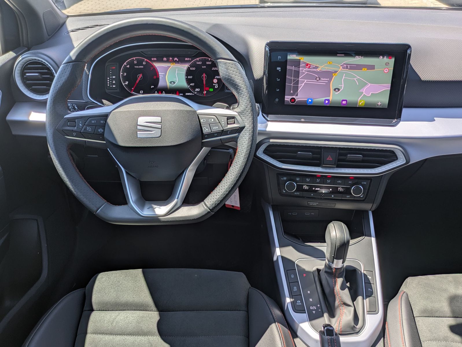 Fahrzeugabbildung SEAT Arona 1.0 TSI FR DSG AHK*ACC*LED*APP*DAB*KAMERA
