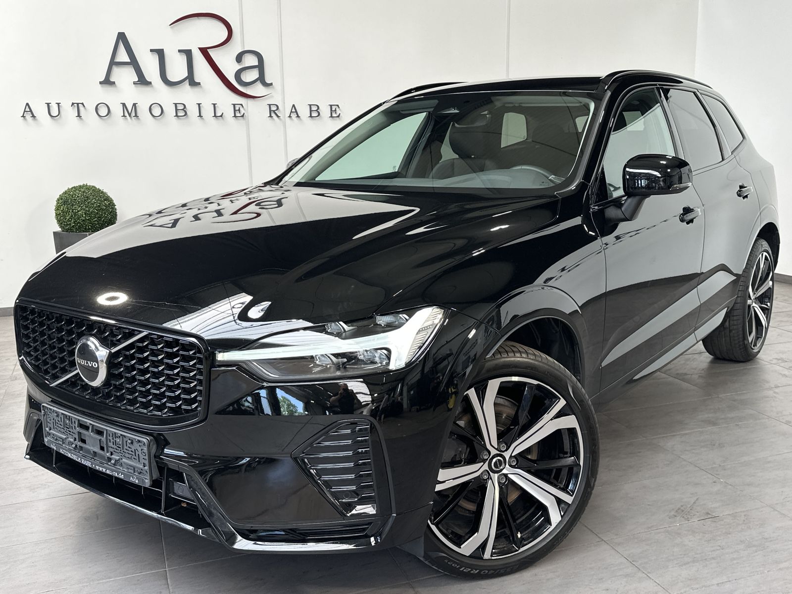 Fahrzeugabbildung Volvo XC60 B4 D Plus Dark NAV+MATRIX+ACC+21ZOLL+ALARM