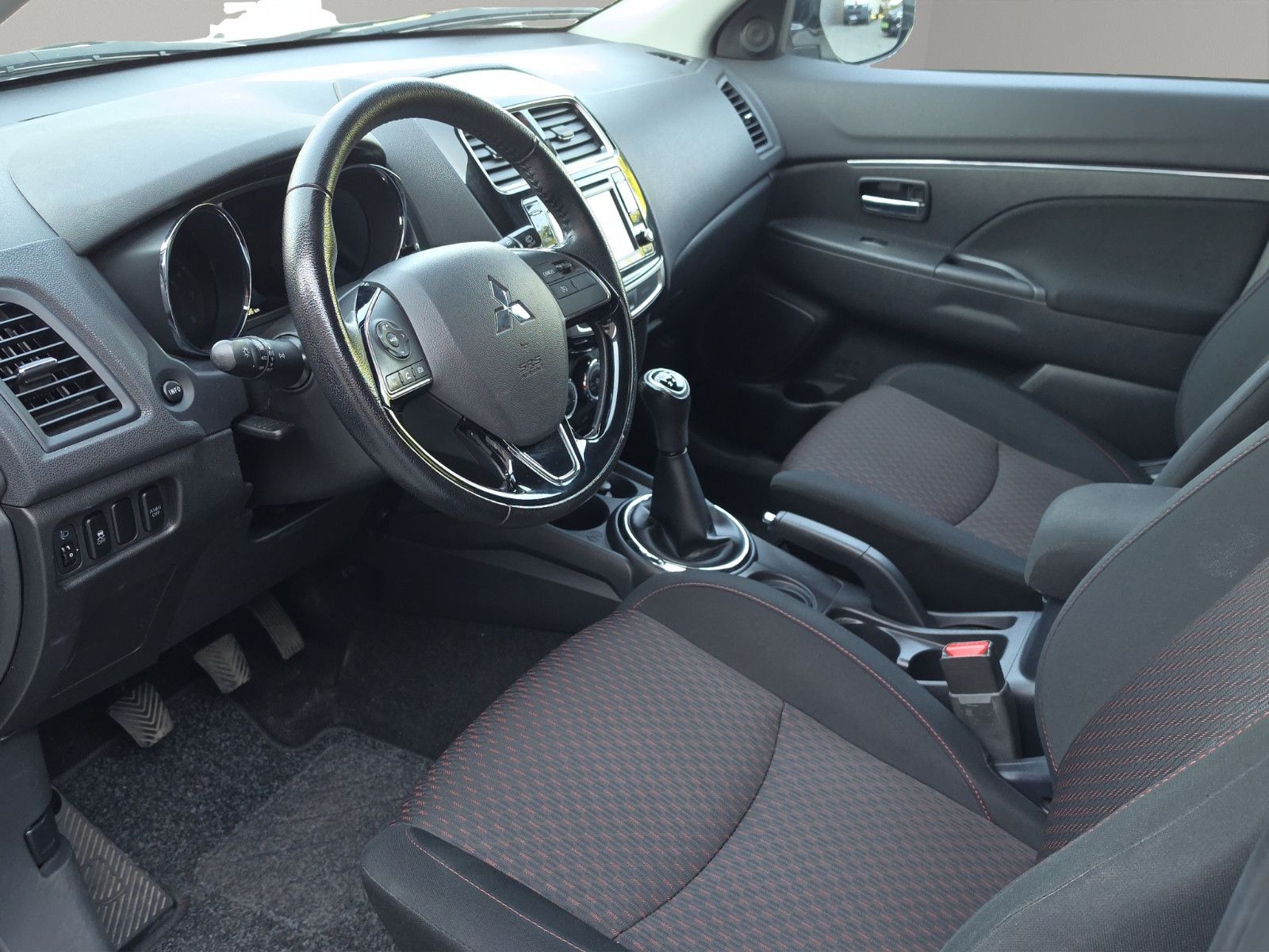 Fahrzeugabbildung Mitsubishi ASX Diamant Edition  2WD KAMERA SHZ SERVICE NEU