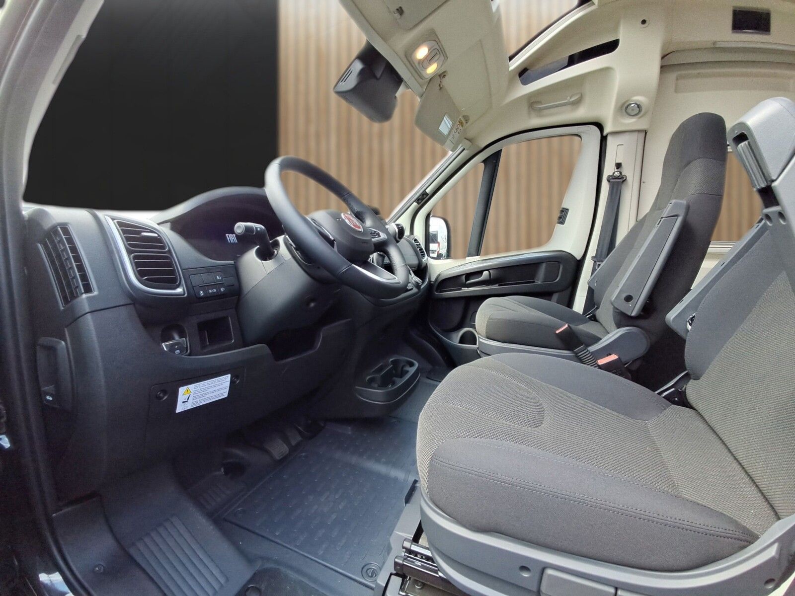 Fahrzeugabbildung Westfalia Columbus 640 E 180 PS Autom Tageszulassung