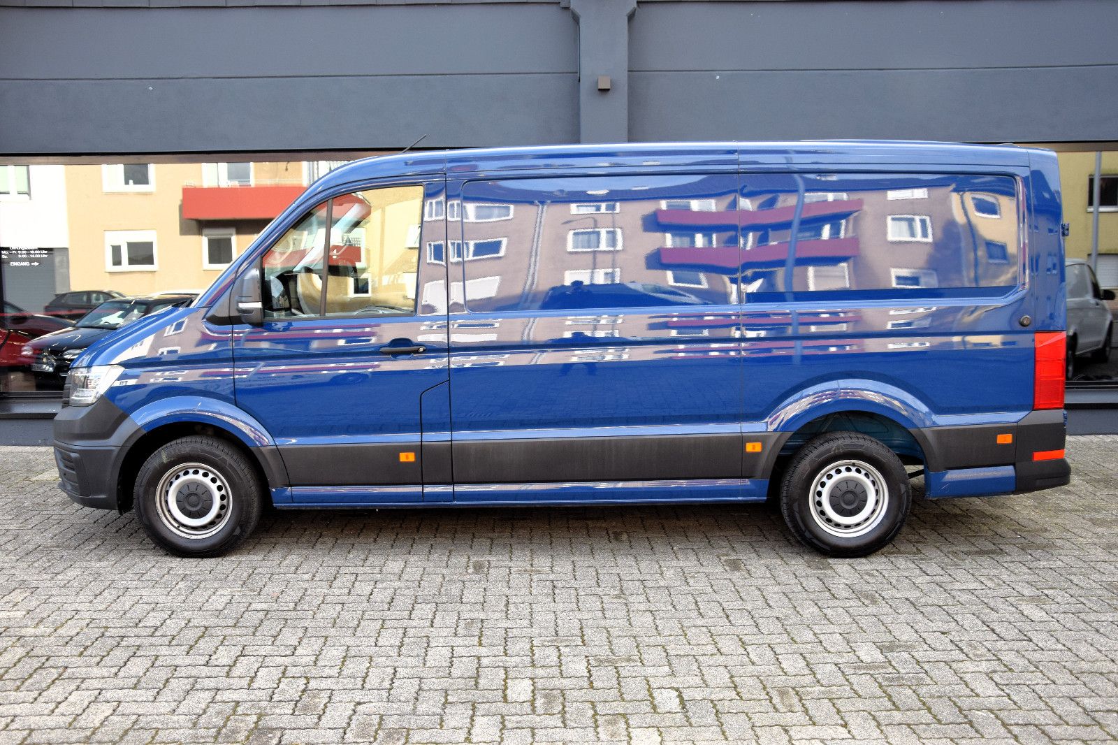 Fahrzeugabbildung Volkswagen Crafter Kasten 35 mittellang FWD bott Stndhz