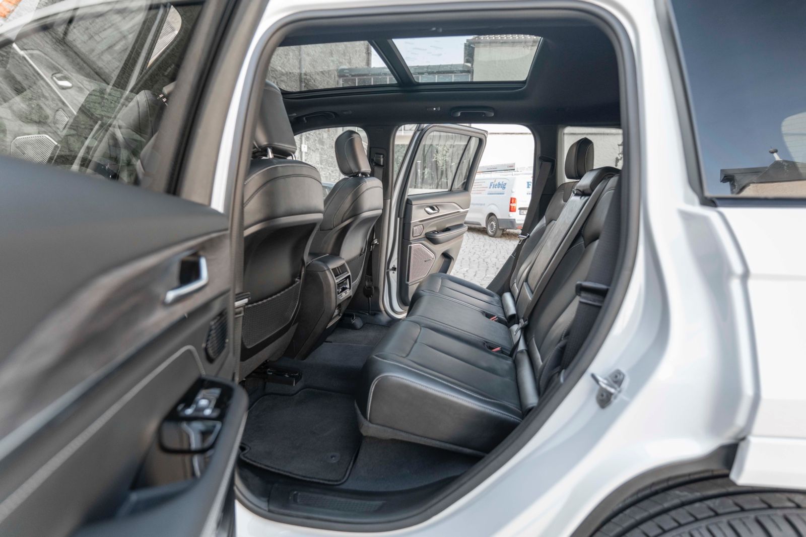 Fahrzeugabbildung Jeep Grand Cherokee 2.0 Overland 4XE McIntosh LED ACC