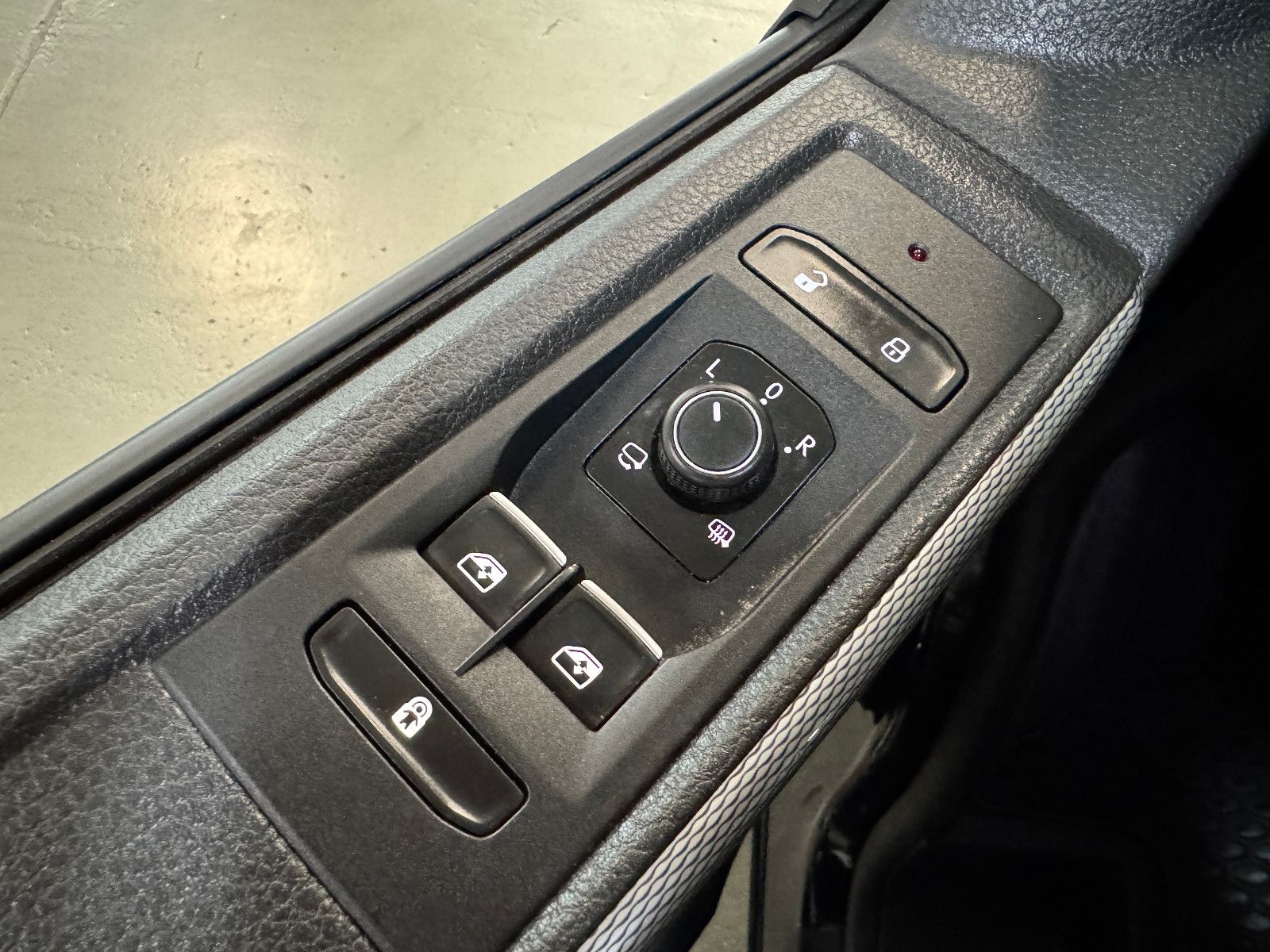 Fahrzeugabbildung Volkswagen T6.1 DSG 4MOTION IQ.DRIVE 7SITZER GENERATION SIX