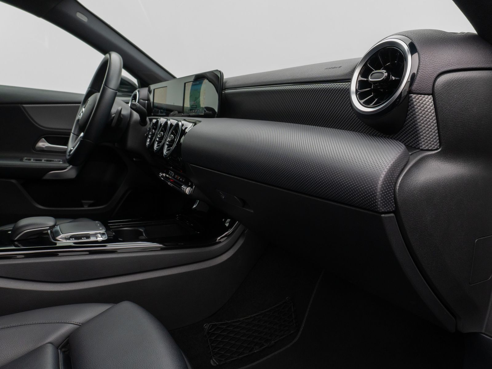 Fahrzeugabbildung Mercedes-Benz A 200 Navi PDC LED Sitzhzg Tempomat Sport 8fach