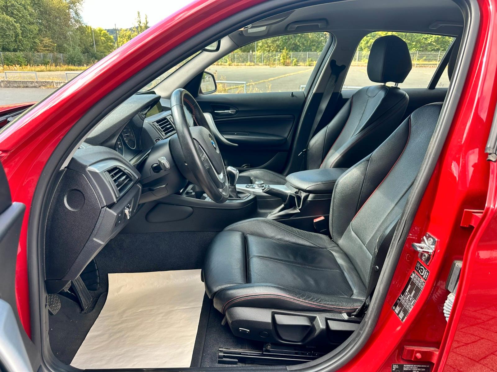 BMW 116i Sport Line Vollleder Bi-Xenon Navi 1.Hand