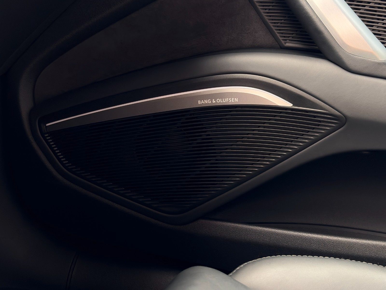 Fahrzeugabbildung Audi TT Coupe 1.8 TFSI S Line B&O CAM Tempomat Leder