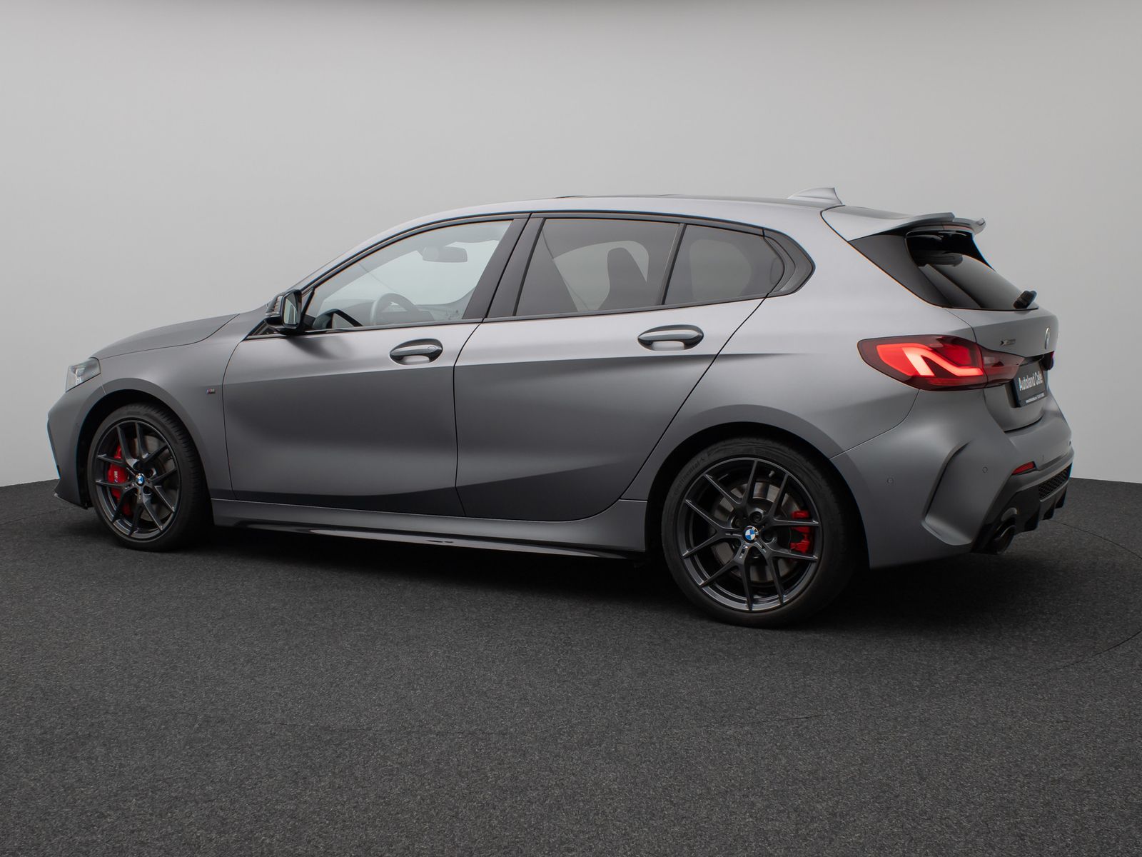 Fahrzeugabbildung BMW M135i xD Panorama Kamera HUD DAB H/K Komfort 18"