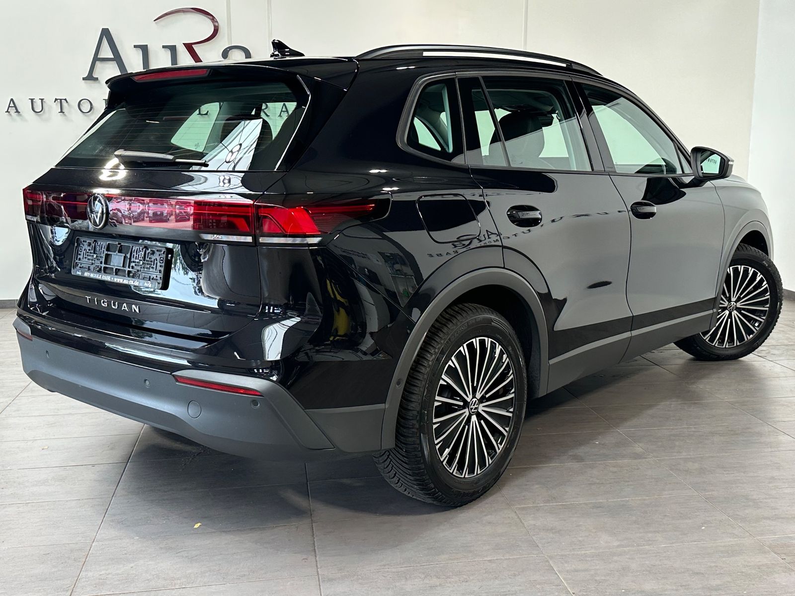 Fahrzeugabbildung Volkswagen Tiguan 2.0 TDI DSG Life NAV+LED+AHK+HUD+KAM+ACC
