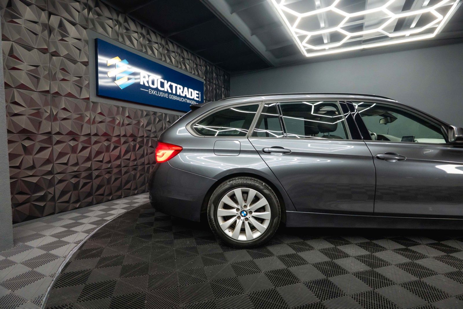 Fahrzeugabbildung BMW 335d xDrive Sport Line | LED | Pano | HUD | TÜV