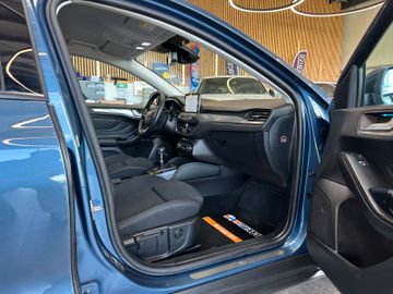 Ford Focus Lim. Titanium *Navi*AHK*LED*