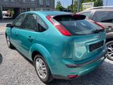 Ford Focus Lim. Ghia - Ford Focus: Grün, Metallic