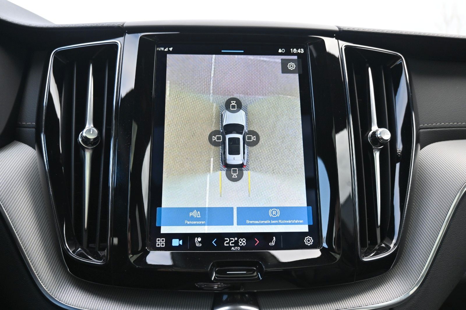 Fahrzeugabbildung Volvo XC60 B4 Ultimate Dark AWD*LUFT*360°*SDTHZG*LED