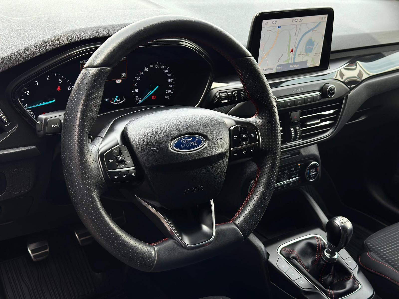 FORD Focus 1.0 EB ST LINE BLACK * SHZ#LF#FH#NAVI#TEMP - Image 21