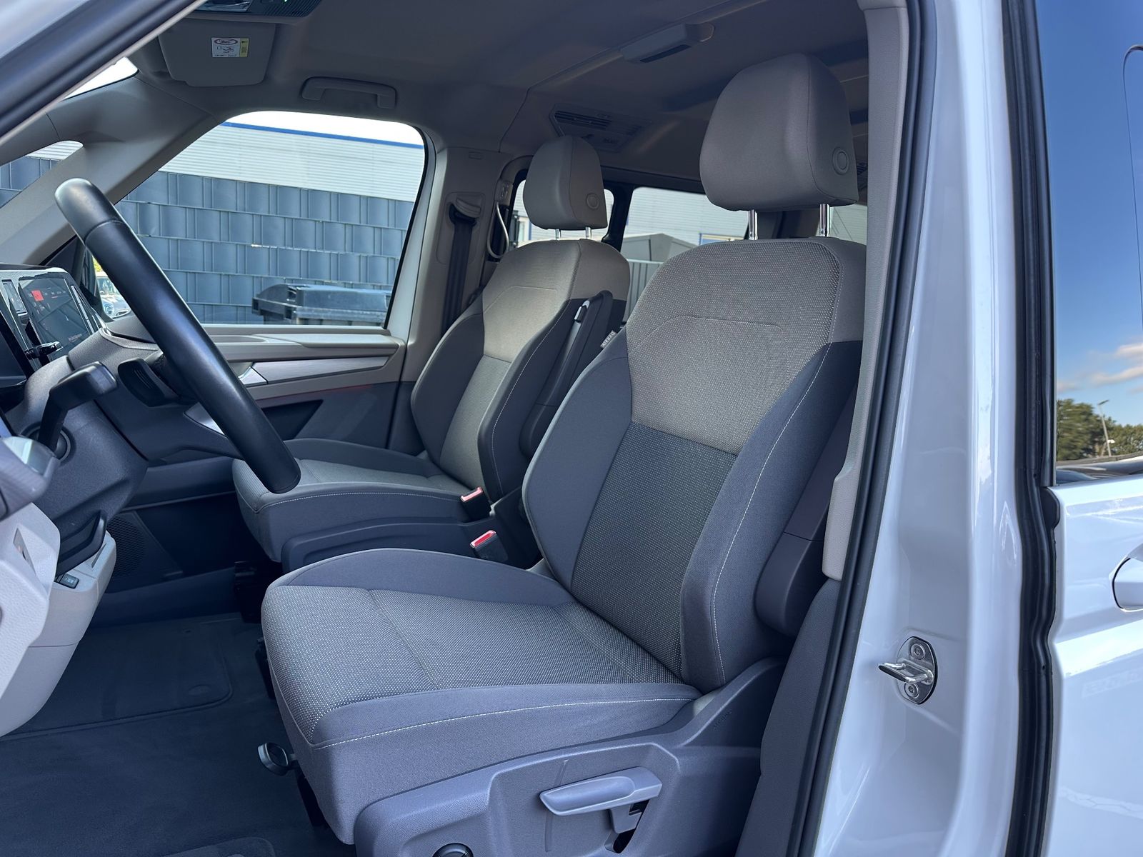 Fahrzeugabbildung Volkswagen T7 Multivan NAV+IQ-LIGHT+AHK+STHZG+ACC+HUD+KAM