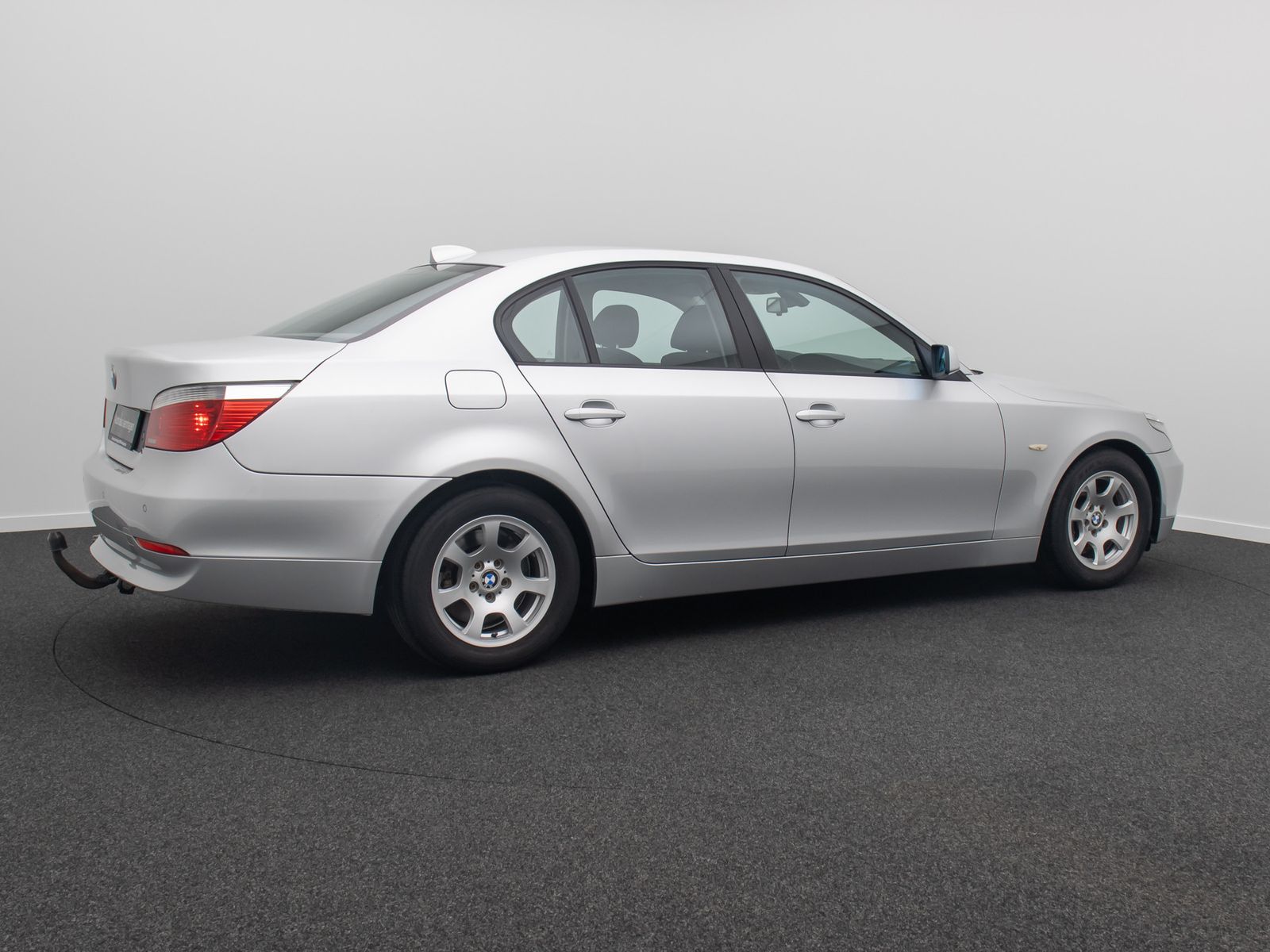 Fahrzeugabbildung BMW 520i GeschwindigReg PDC AHK Alarm Memory Xenon