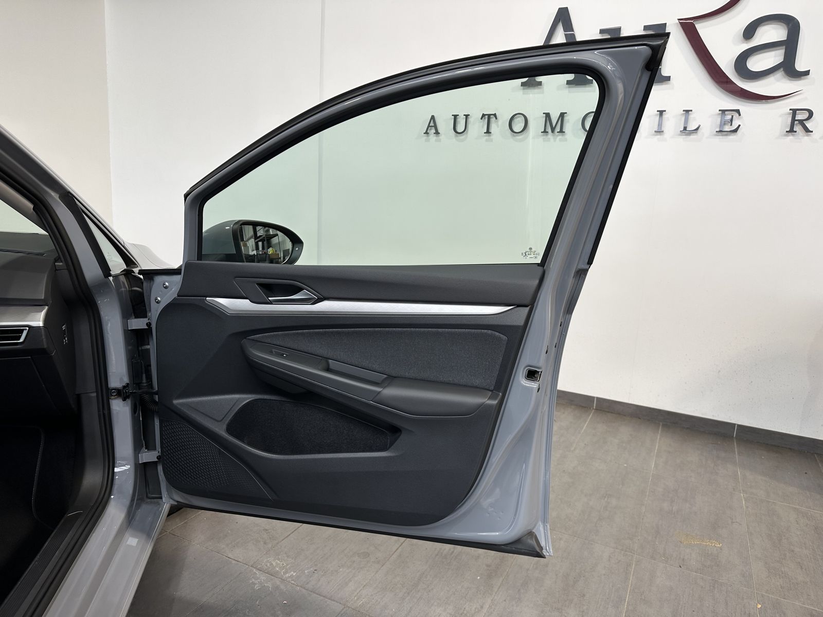 Fahrzeugabbildung Volkswagen Golf Variant 2.0 TDI DSG Life NAV+LED+ACC+STHZG