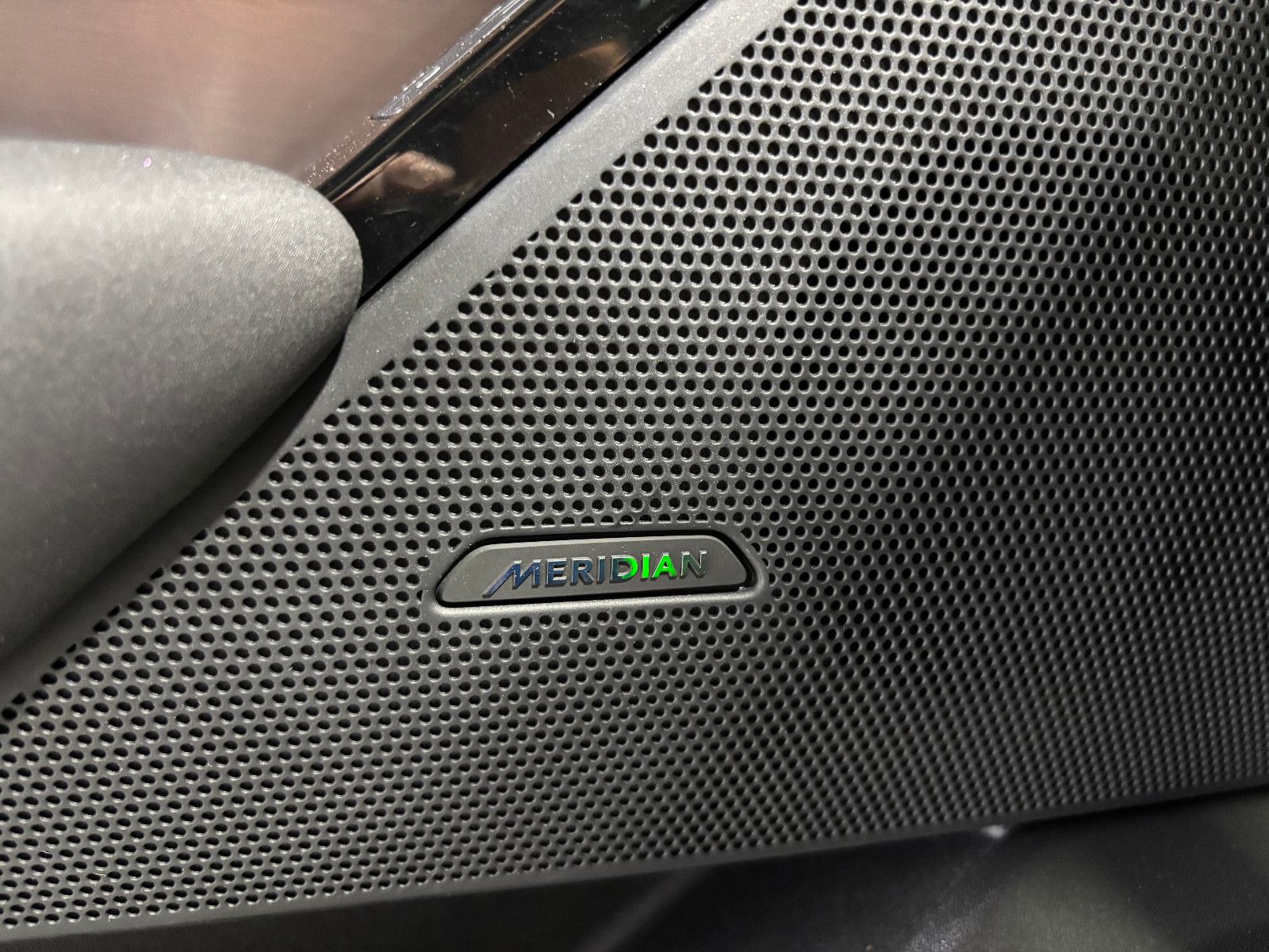 Fahrzeugabbildung Land Rover Range Rover Velar R-Dynamic SE/PANO/MEMORY/APPLE