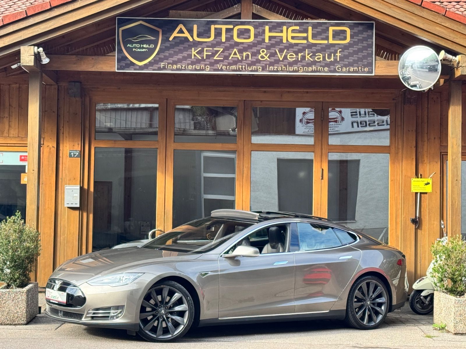 Tesla 85D Supercharger free Turbine Pano 7-Sitzer