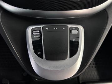 Mercedes V 220 - 11