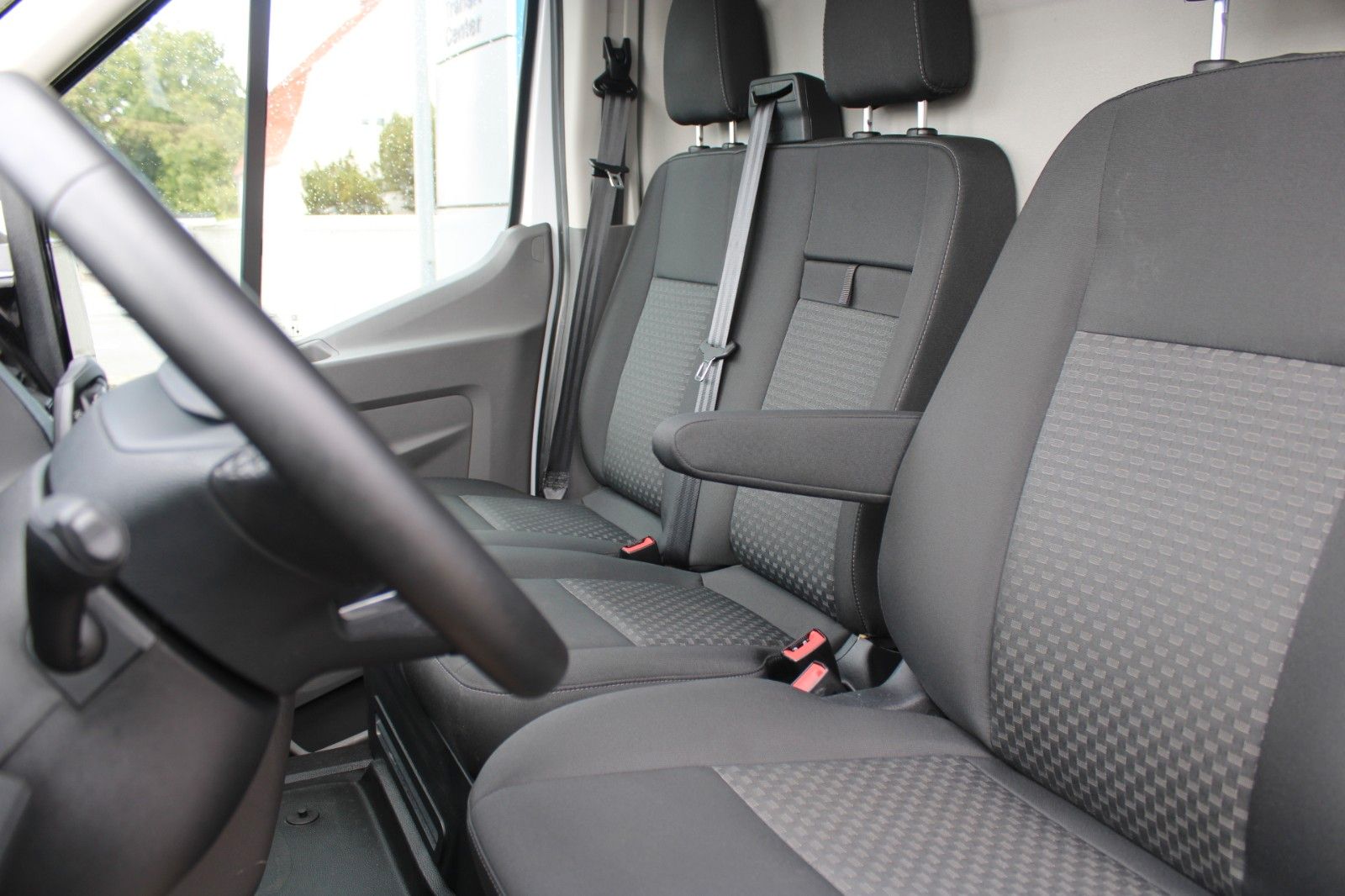 Fahrzeugabbildung Ford Transit 330 L2 H3 hoch TREND Kasten NAVI CAM ACC