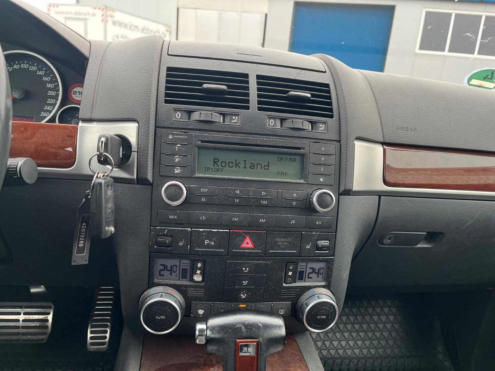 Volkswagen Touareg 2004 — photo 15