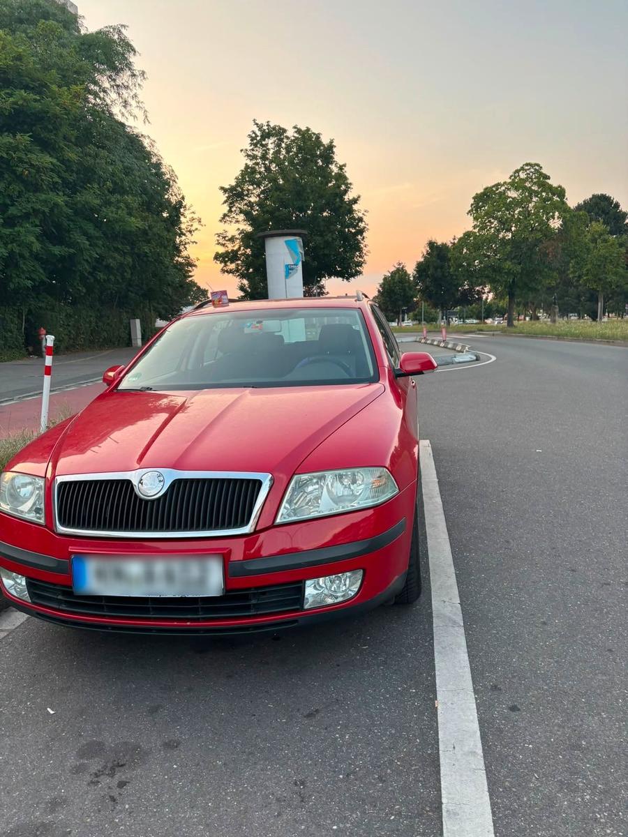 Skoda Octavia 2005 — rear view