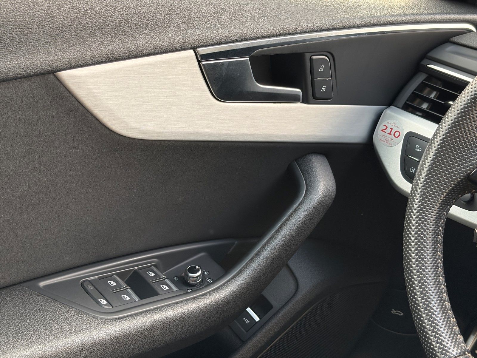 Fahrzeugabbildung Audi A4 Avant DSG quattro S Line*Pano*AHK*LED*SHZ*