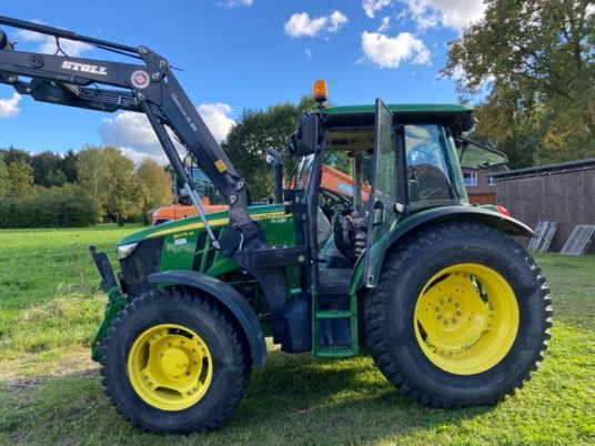 John Deere 5075M