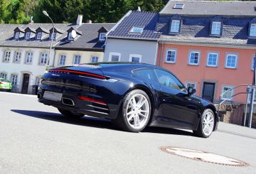 Porsche 992 Coupé*Schiebedach,Kamera,Sitzheizung,U-Frei*