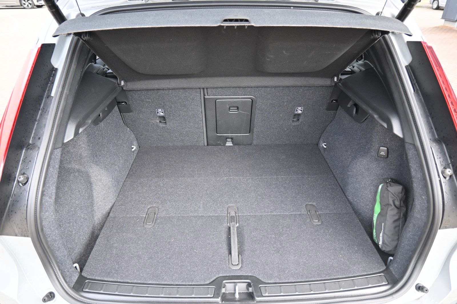 Fahrzeugabbildung Volvo XC40 B4 DKG Dark*PANO*STDHZG*360°*ACC*AHK*VOLL *