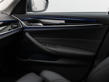 Fahrzeugabbildung BMW 520d xDr Tour AHK HUD HIFI ACC Komfortzug.