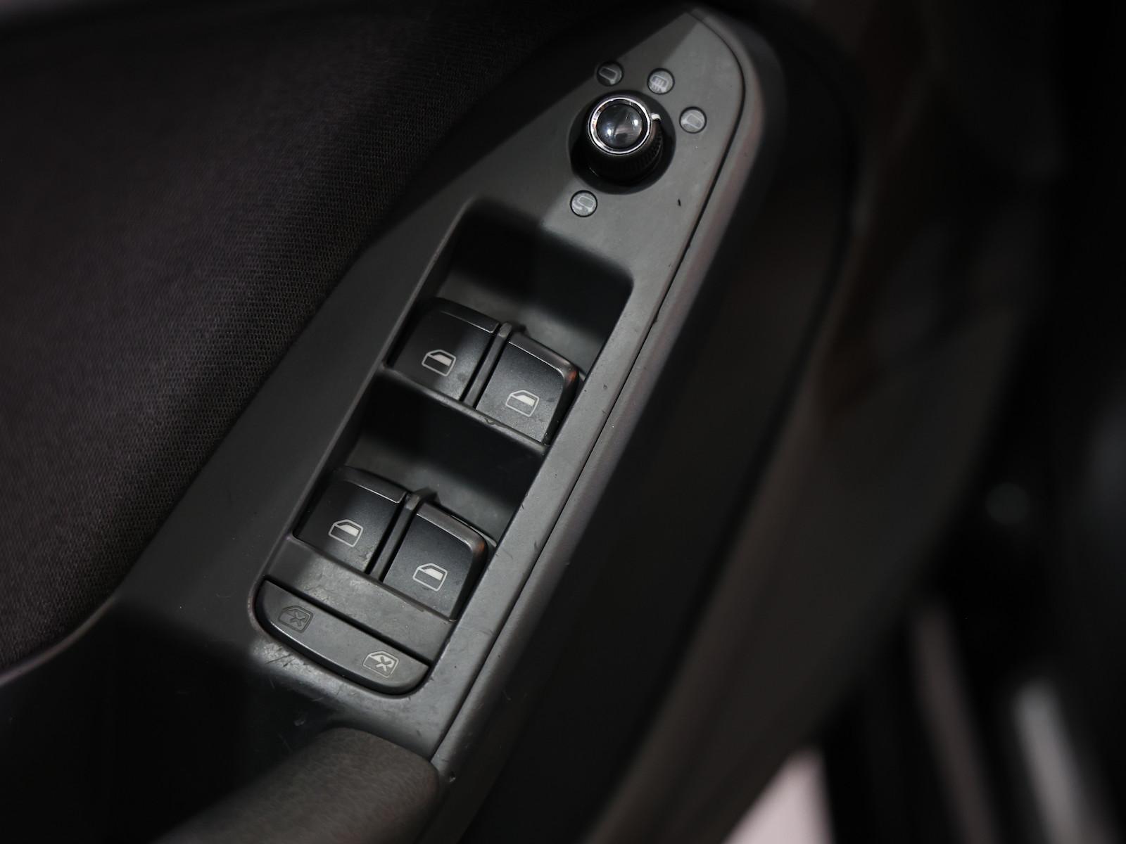 Audi A4 Avant 1.8 TFSI AMBIENTE / PANORAMA / BI-XENON