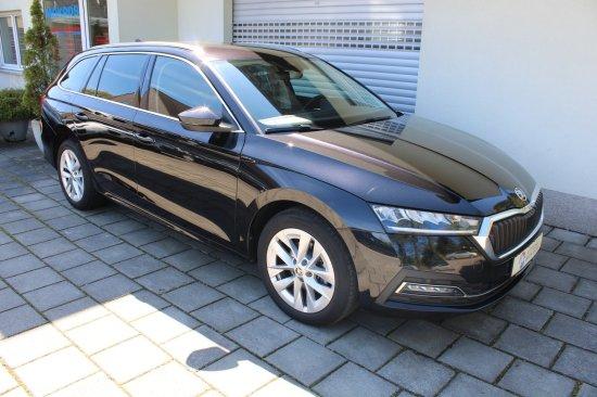 Skoda Octavia Combi 2.0 TDI DSG Style Navigation Rückf