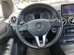 Fahrzeugabbildung Mercedes-Benz B 200 SportsTourer*Comand*Totwinkel*Panorama*